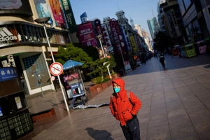 Số ca COVID-19 tăng mạnh, nhân viên y tế được huy động đến Bắc Kinh