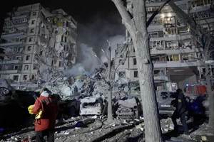 Nóng Nga-Ukraine 15-1: Ukraine oằn mình vì không kích từ khắp nơi; Moldova nói mảnh vỡ tên lửa Nga rơi trúng nước mình