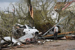 VIDEO: Tan hoang sau trận lốc xoáy kinh hoàng làm 5 người chết