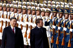 Ông Macron kêu gọi Bắc Kinh giúp chấm dứt xung đột Ukraine, nối lại quan hệ hợp tác EU-Trung Quốc