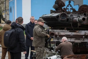 Reuters: Tổng thư ký NATO bất ngờ đến Kiev