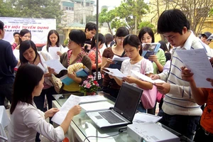 Nghỉ việc cũ, có việc làm mới thì được hưởng trợ cấp thất nghiệp? 