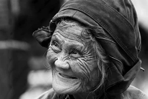 Chỉ có năm sinh, không có ngày tháng tính trợ cấp ra sao? 