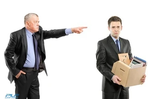 Bị sa thải nhưng được trả lương, kiện được không? 
