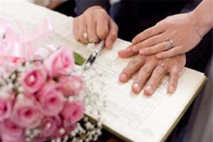 Sống chung rồi mới kết hôn, tính vợ chồng từ lúc nào? 