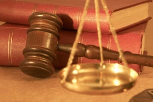 Ai ký quyết định giải quyết khiếu nại?