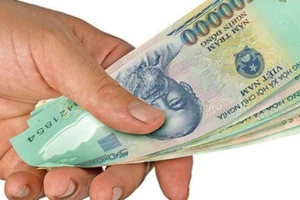 Một tháng được lãnh lương mấy lần? 