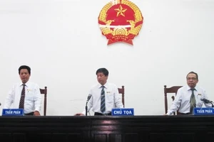 Hội đồng xét xử phúc thẩm gồm những ai? 