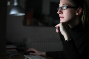 Làm ca đêm, tính từ mấy giờ? 