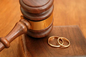 Có được ủy quyền ra tòa ly hôn?