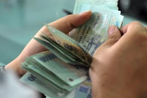 Bán hàng cho người nước ngoài bị nợ tiền, kiện ở đâu? 