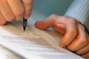 Ký tên trước sau một ngày, hợp đồng có hiệu lực khi nào? 