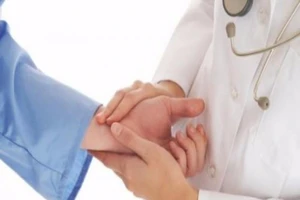 Bị bệnh, muốn được hưởng chế độ ốm đau dài ngày? 