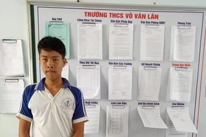 Nhặt được ví, học sinh gửi công an trả cho người bị mất 