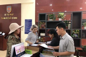 Tư pháp TP làm việc nghiêm túc buổi sáng cuối năm 