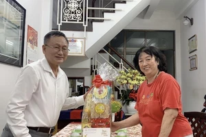 Đoàn luật sư TP.HCM thăm và tặng quà tết cho 20 đồng nghiệp 