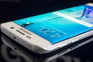 Samsung phải thuê "fan" cho buổi ra mắt S6