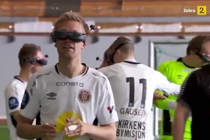 Trận bóng đá không thể nhịn được cười