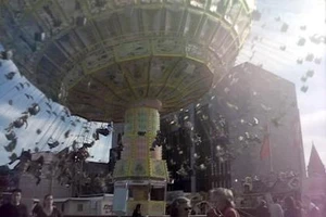 Clip: Những trò chơi thử thách cả người gan dạ