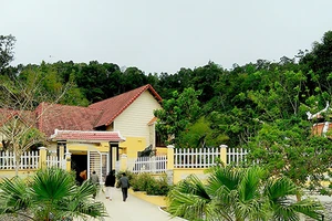 Audio: Bí thư huyện đào hầm xuyên núi nói gì?