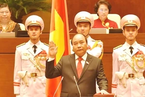 Video: Thủ Tướng chính phủ Nguyễn Xuân Phúc đọc lời tuyên thệ