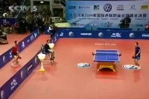 Pha đánh bóng bàn cực đỉnh của 2 VĐV người Trung Quốc