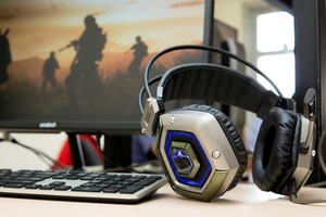 Cận cảnh tai nghe giá rẻ AH-327 dành cho game thủ