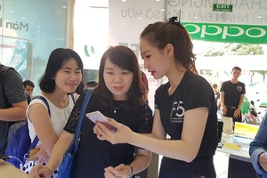 OPPO F5 cháy hàng tại nhiều nơi