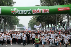 'Chạy vì trái tim' thu hút 15.000 người tham dự