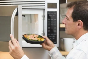 Những mối lo ngại xung quanh chiếc lò vi sóng của bạn