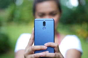 Huawei phiên bản nova 2i màu xanh phân khúc tầm trung 