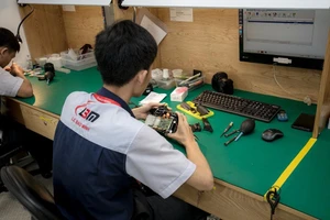 Tham quan trung tâm bảo hành 2 triệu USD của Canon