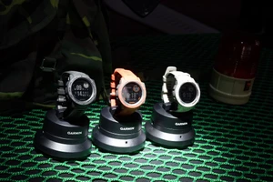 Trên tay mẫu đồng hồ Garmin siêu chống chọi thời tiết