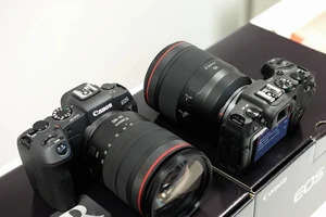 Canon ra mắt máy ảnh full-frame EOS RP siêu gọn nhẹ 