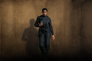 Mẫu smartphone bí ẩn xuất hiện trong phim James Bond