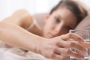 Uống nước lúc đói bụng có giúp giảm cân?