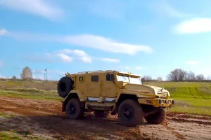 Khách bí ẩn đặt trước 'quái vật' chống đạn của Nga