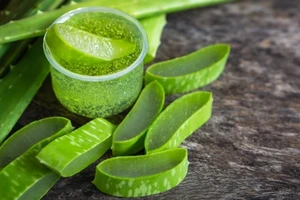 Cách làm nước rửa tay kháng khuẩn từ nha đam, giấm và tinh dầu