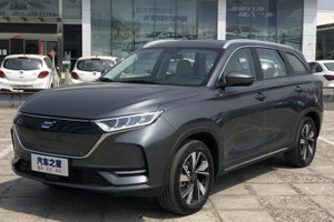 SUV Trung Quốc là xe điện nhưng lại có ống xả?