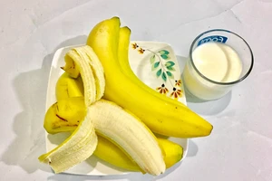 Ăn chuối kết hợp với sữa có tốt cho sức khỏe không?