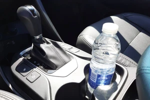 Mất nước khi lái xe cũng nguy hiểm như lái xe khi say rượu