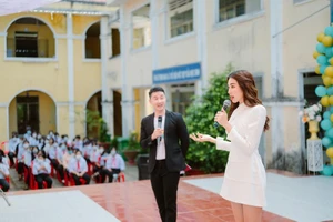 Hoa hậu Thuỳ Tiên trong vai trò diễn giả truyền cảm hứng