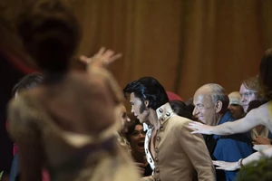 'Elvis' tung trailer mới, vạch trần mọi mặt sau cuộc sống hào nhoáng của một siêu sao