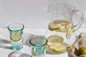 Nước chanh rất tốt, tuy nhiên uống quá nhiều có thể gây nguy hiểm 