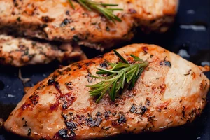 Những thực phẩm giàu protein tốt nhất để xây dựng cơ bắp săn chắc