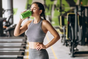 Nên uống nước gì trước, trong và sau khi tập gym?