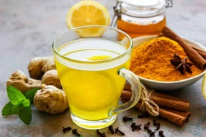 Uống trà nghệ khi bụng đói tốt cho sức khỏe của thận