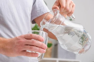 Uống không đủ nước có thể làm bạn tăng cân?