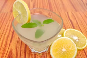 Uống nước chanh ấm vào buổi sáng mỗi ngày, chuyện gì xảy ra với sức khỏe?