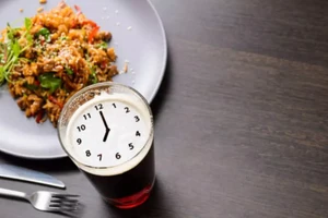 Ăn trước 7 giờ tối có thể giúp bạn giảm cân ra sao?